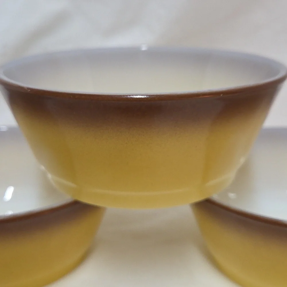 Vintage Anchor Hocking Fire King Bowls, Set Of 3 - Picture 2 of 3